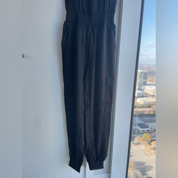 CINQ Á SEPT Amia Satin V-Neck Jumpsuit 🖤🖤 - Picture 5 of 8